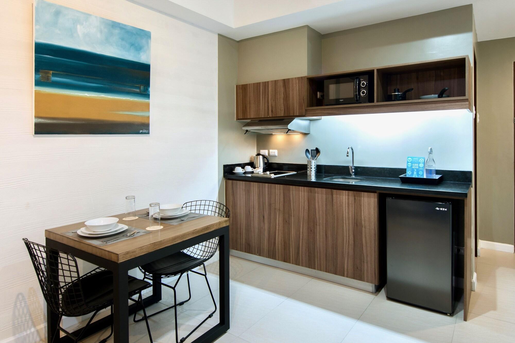 The Sphere Serviced Residences Managed By Hii Makati City Exteriör bild