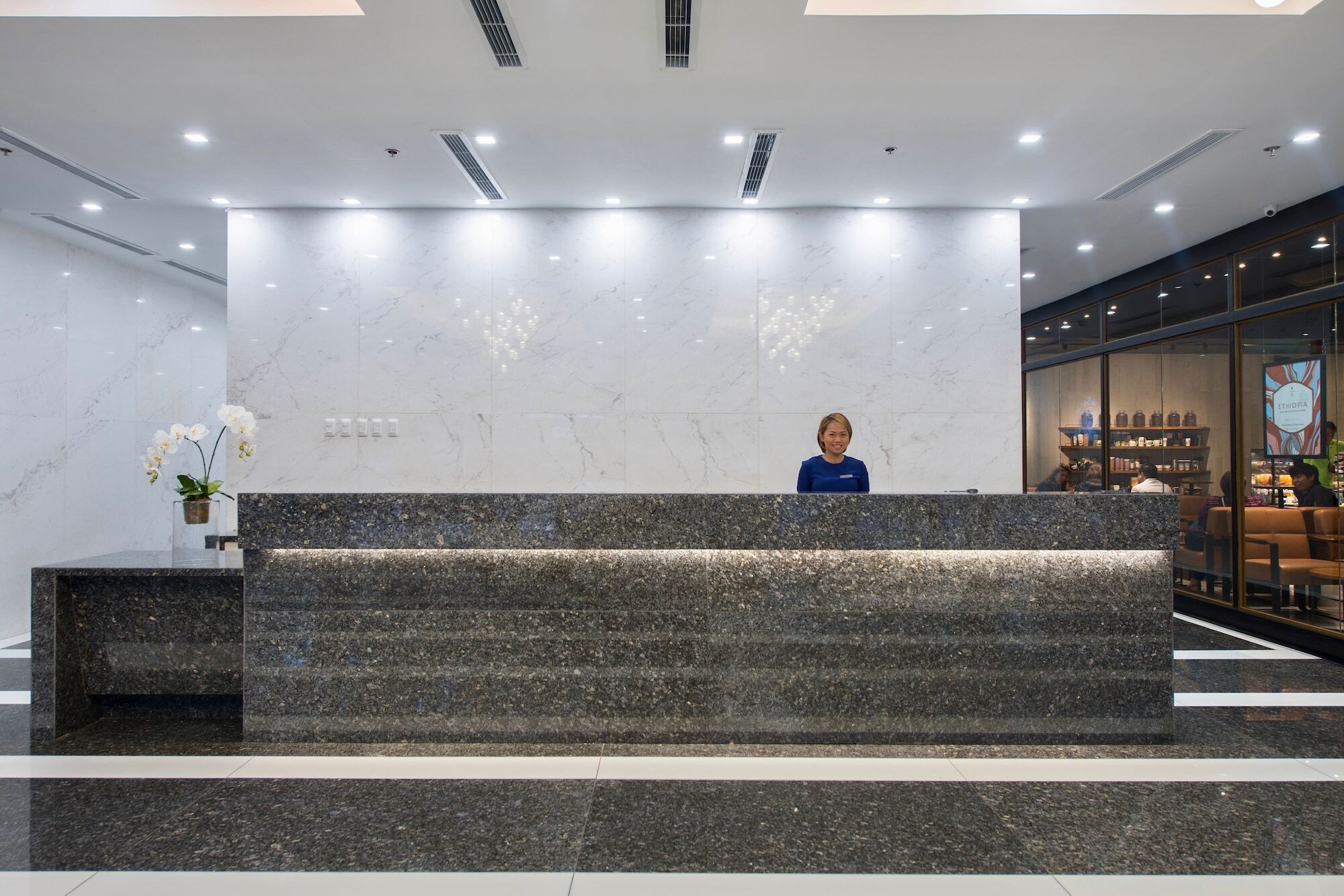 The Sphere Serviced Residences Managed By Hii Makati City Exteriör bild